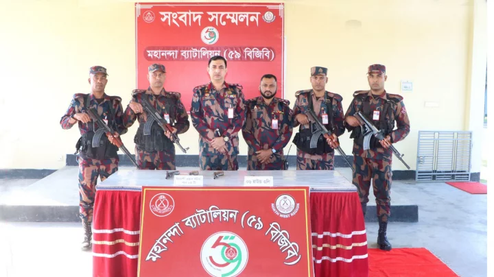 দেশের আইন-শৃঙ্খলা বিঘ্নিত করতে ভারত থেকে অস্ত্র আসছে: বিজিবি